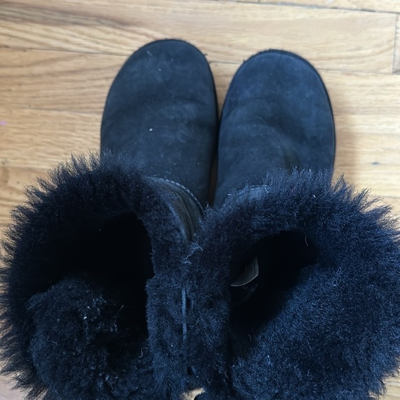 Ugg sz 6 black Bailey boot Sherpa w/ two corduroy bows good pre owned condition - Picture 3 of 8